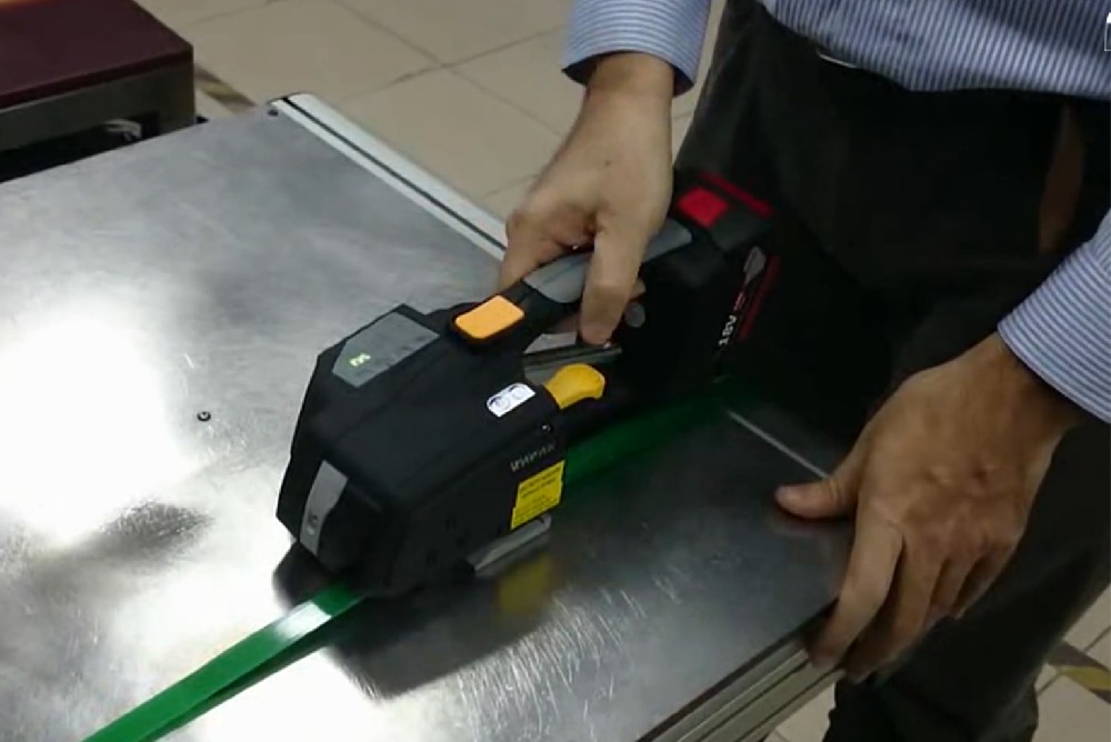 最新款電動(dòng)打包機(jī) 操作視頻